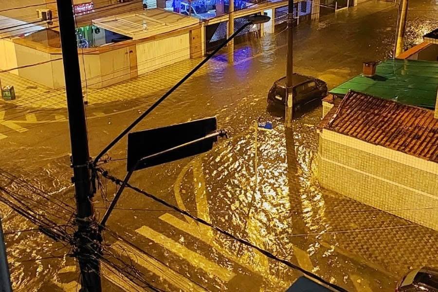 Baixada Santista tem alerta de tempestades durante o fim de semana.