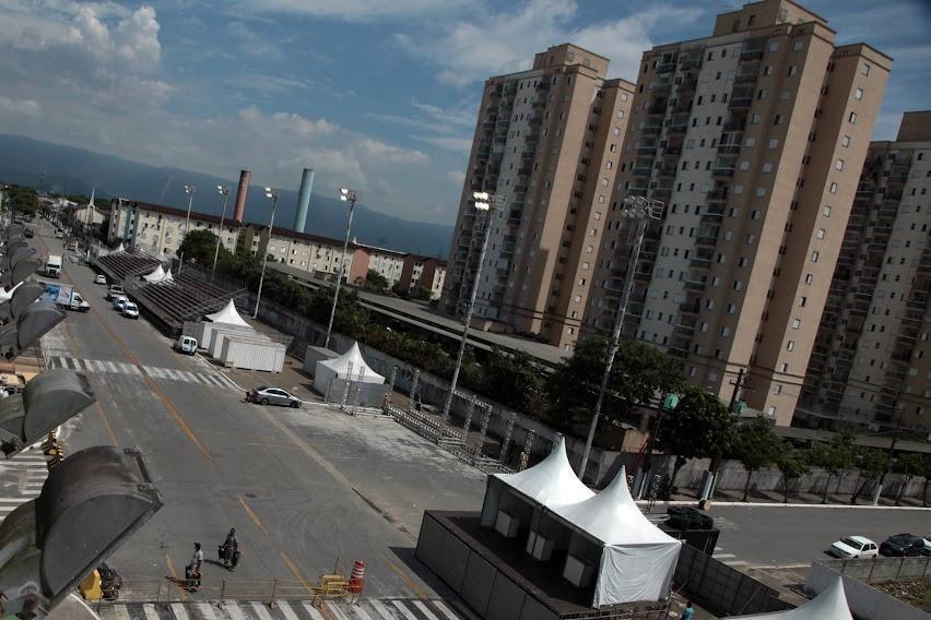 Carnaval 2025 deve gerar 3% mais empregos temporários no comércio da Baixada Santista