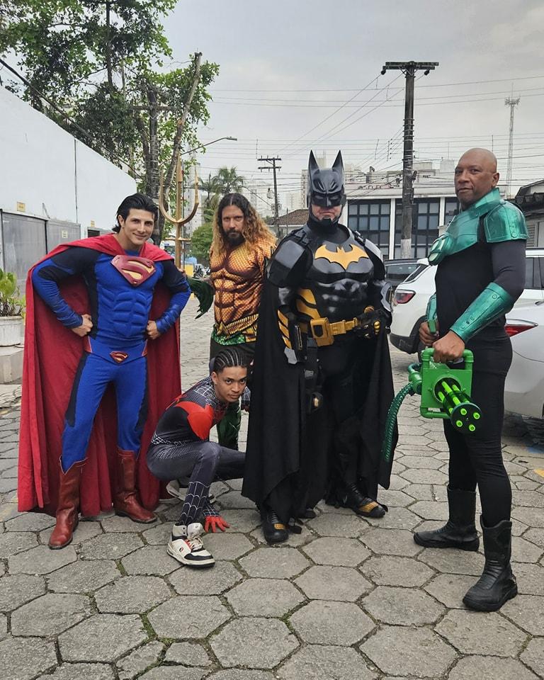 Carnaval da Liga da Justiça em Guarujá.