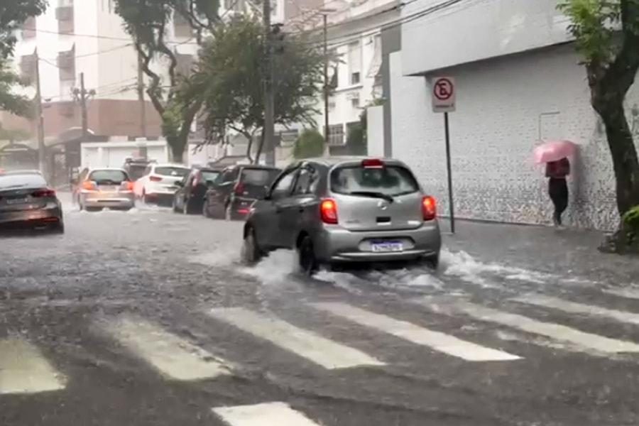 Inmet alerta para possibilidade de chuvas intensas entre sexta e sábado