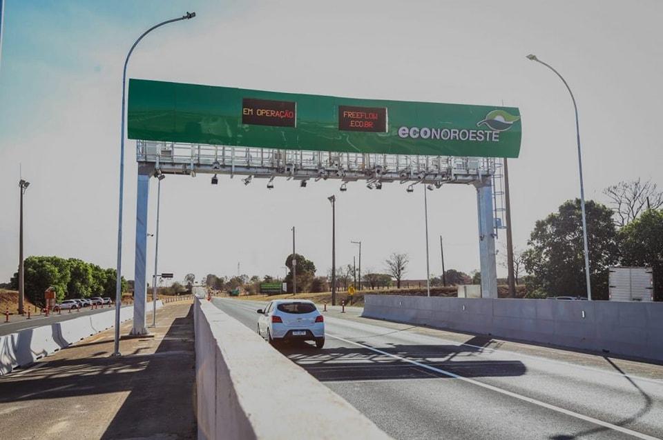 O Governo de São Paulo projeta a instalação de 58 pórticos equipados com o sistema de pedágio eletrônico free flow em rodovias estaduais