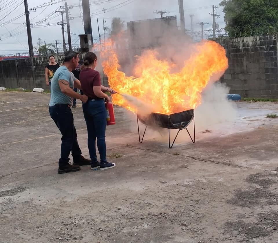 Prefeitura de Guarujá certifica 27 servidores em brigada de emergência