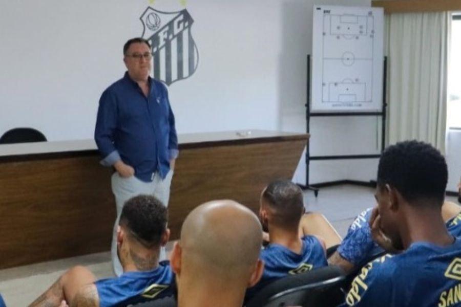Presidente do Santos reforça compromisso com elenco antes da estreia na Série A