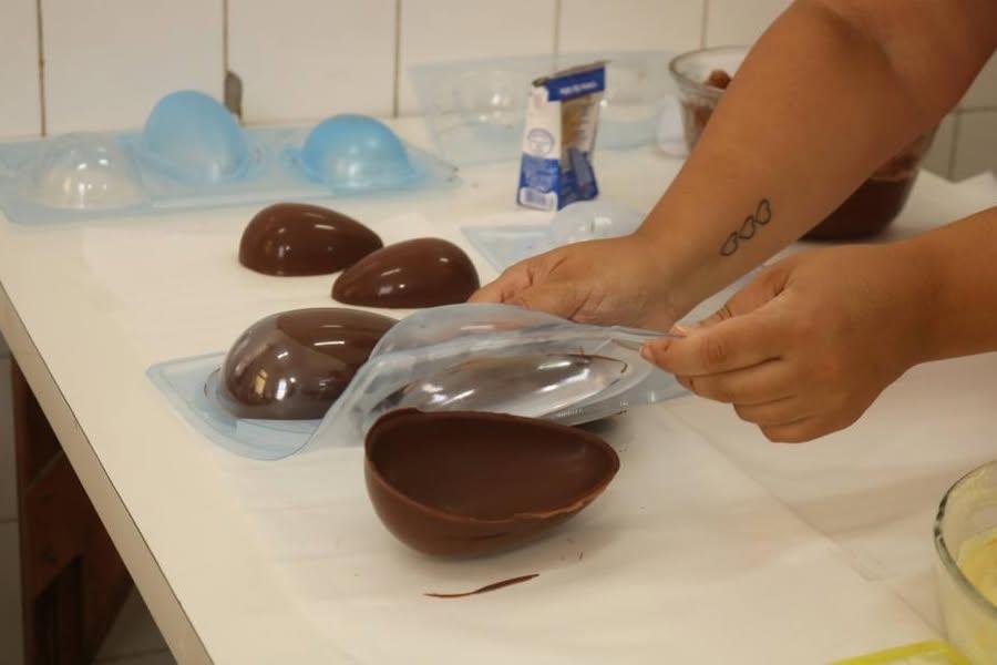 Santos abre 50 vagas para novos cursos de ovos de Páscoa, padaria e artesanato