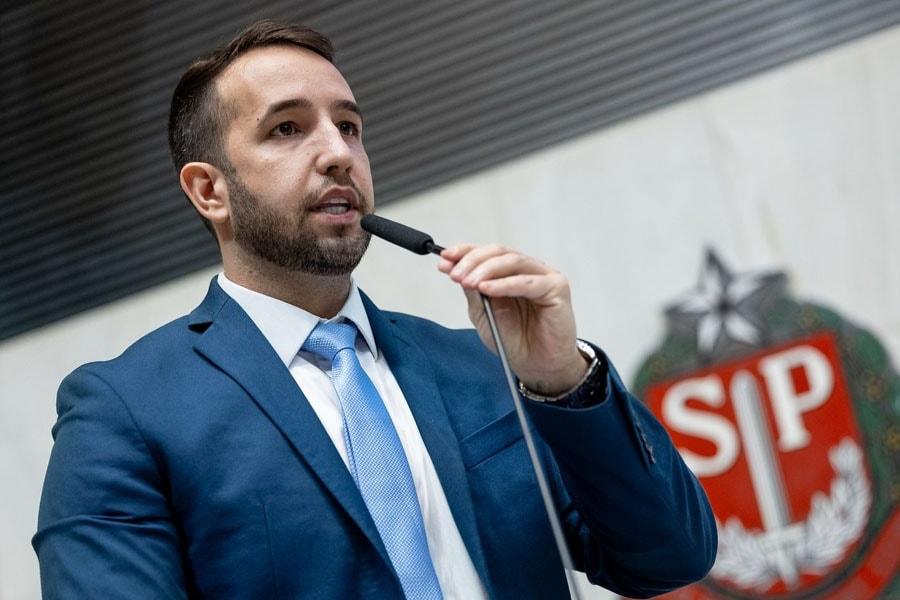 Deputado da região quer proibir cotas para trans em concursos e universidades de SP