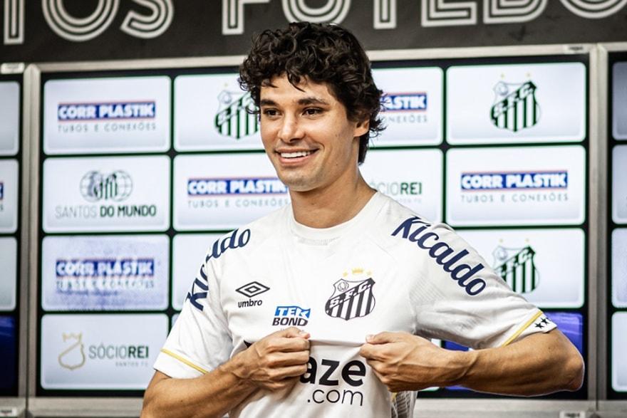 Lateral ex-Corinthians e Santos vai jogar Kings League pelo time do Gaules