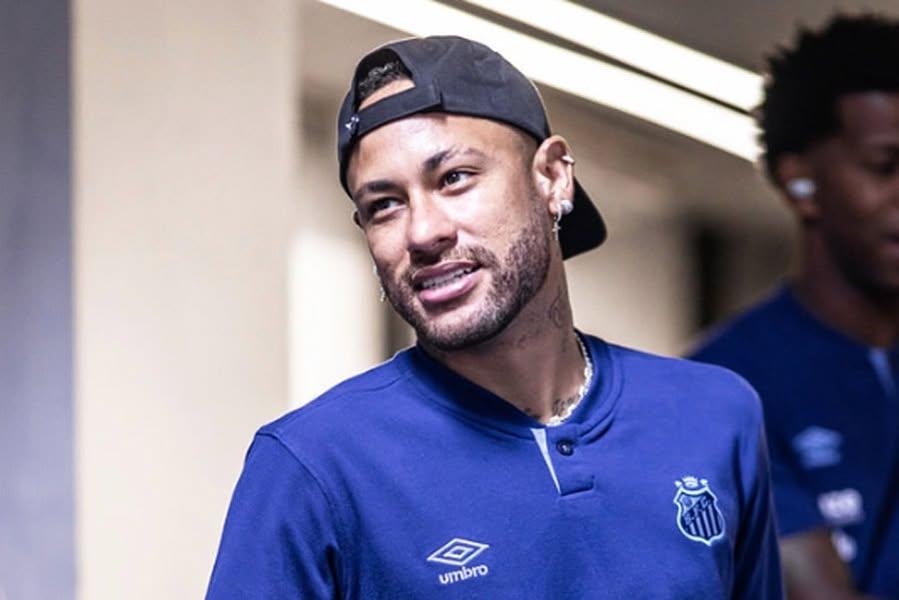 Neymar faz trabalho na academia e não vai a campo em treino do Santos