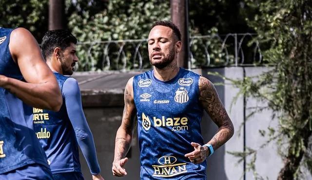 Neymar treina como reserva do Santos antes da partida contra o Fluminense