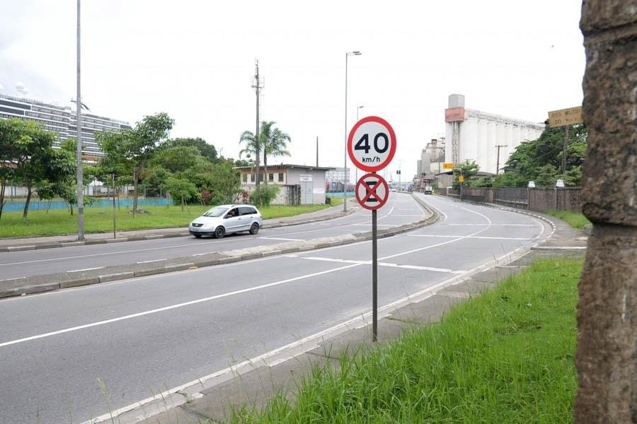 Obra em passarela altera trânsito noturno na região do Porto de Santos