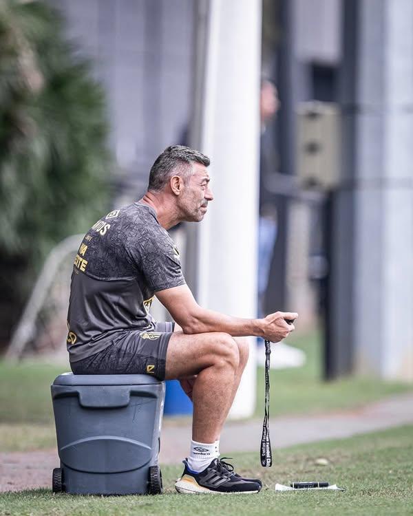 Pedro Caixinha é demitido do comando do Santos