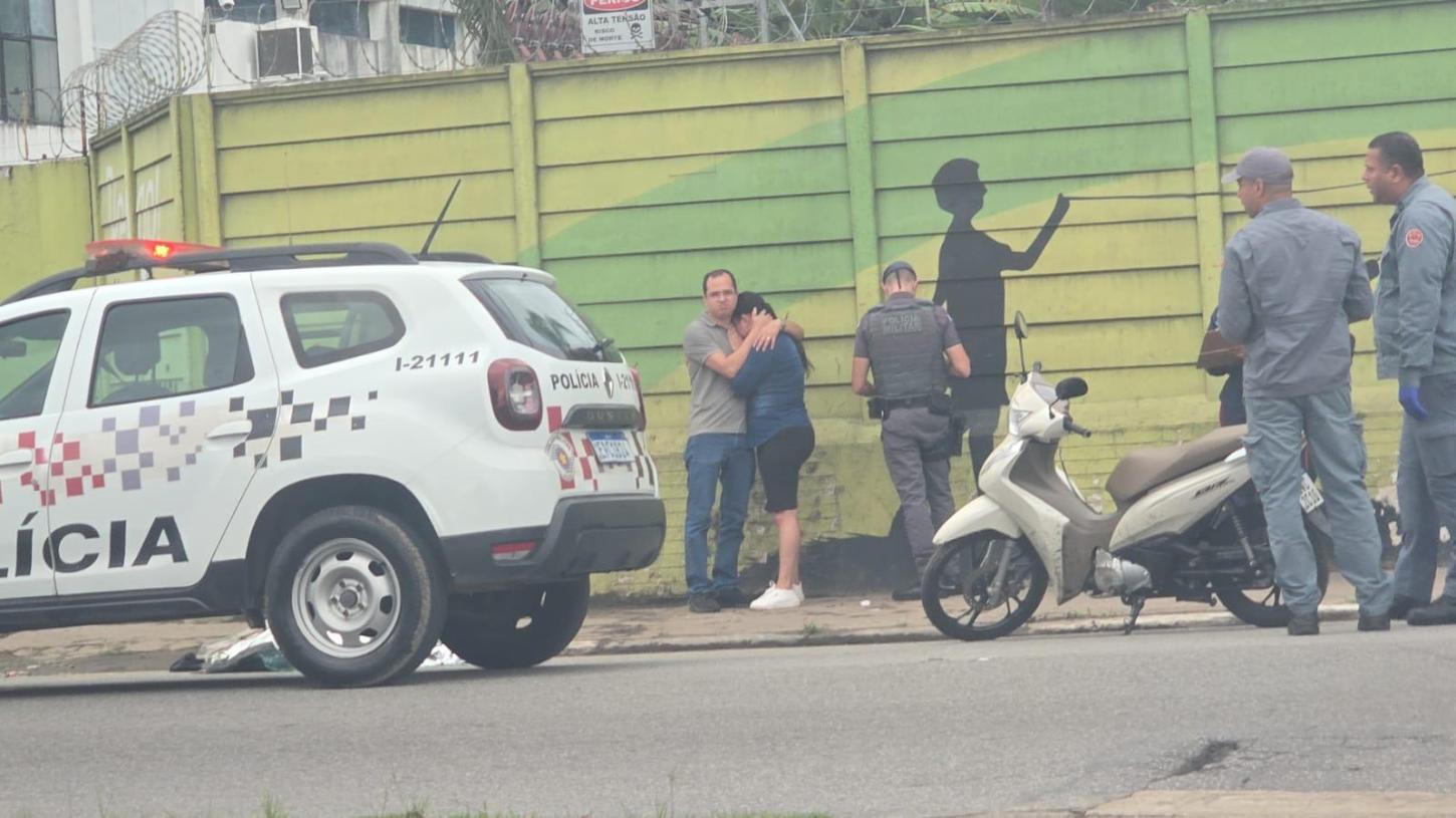 Primeiras informações de um grave acidente em frente a Elektro e Prefeitura de Guarujá