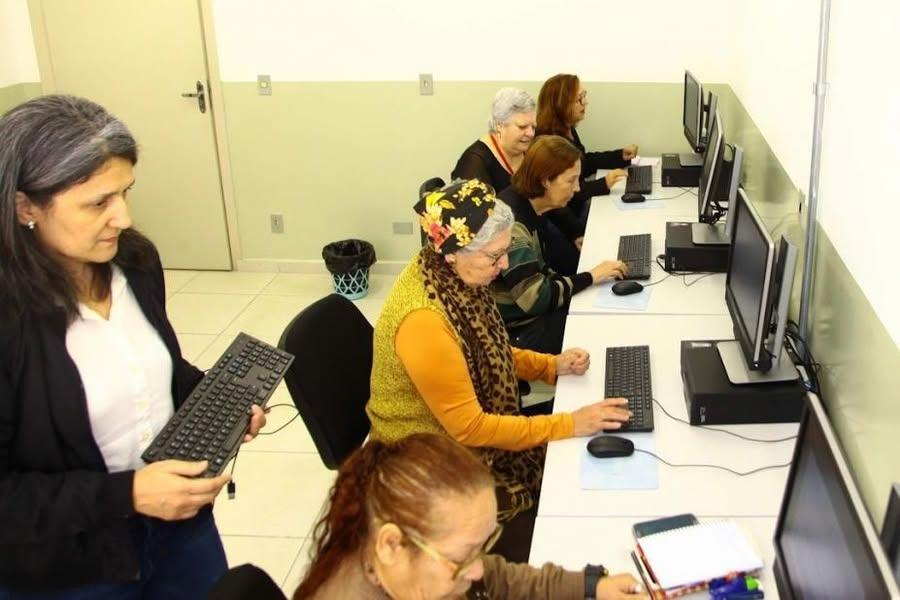 Santos abre 240 vagas para curso gratuito de inclusão digital para público 50+