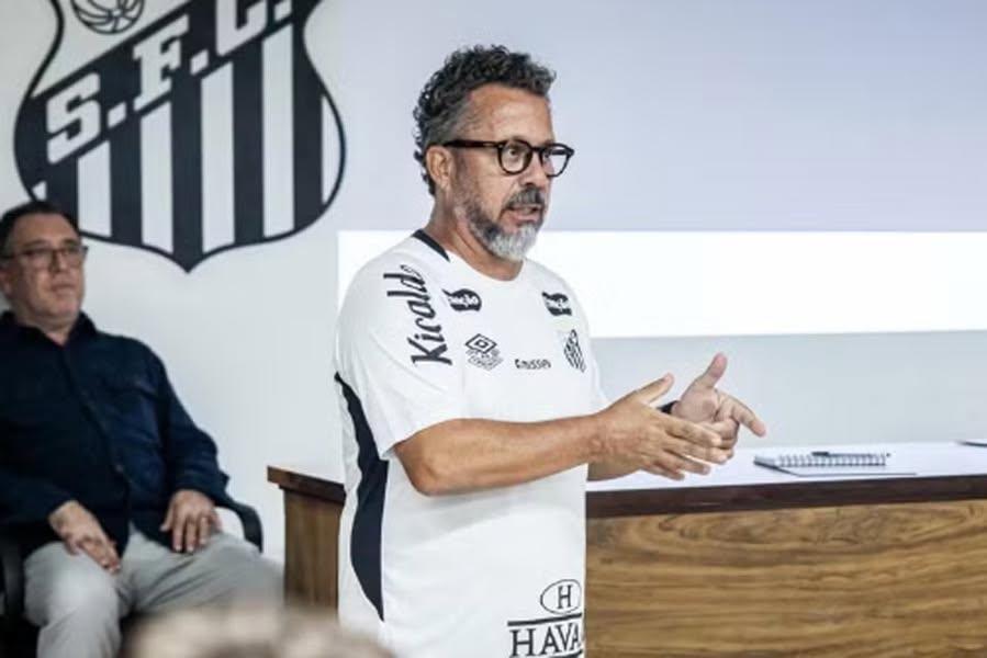 Santos anuncia Cleber Xavier como seu novo técnico