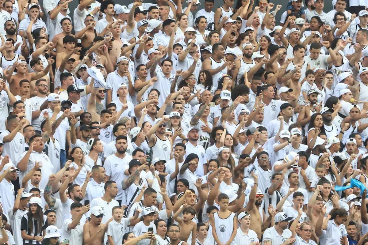 Santos baixa preço de ingressos e começa venda para jogo contra o Bragantino pelo Brasileirão
