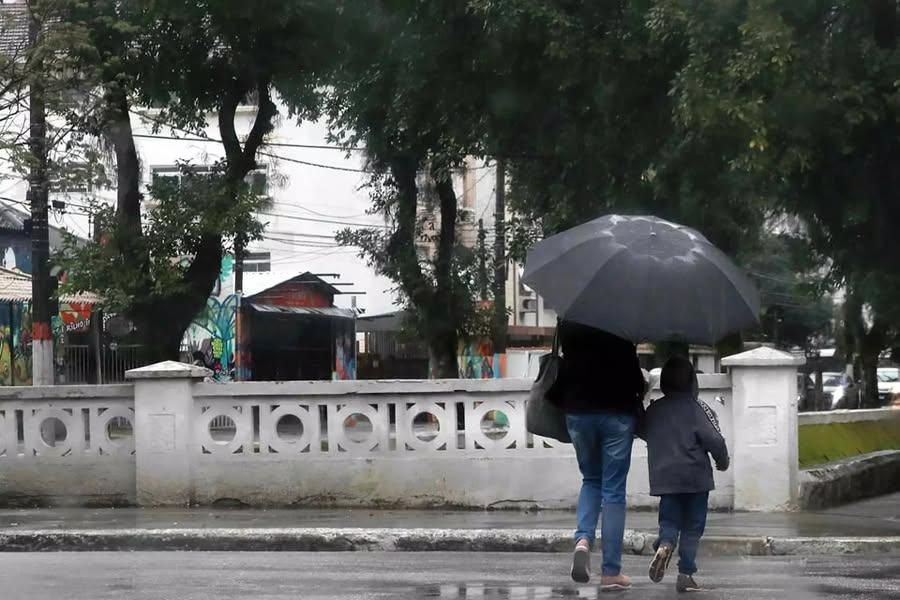 Temporal se aproxima do litoral de São Paulo com 50mm de chuva e ventos de 60 km/h