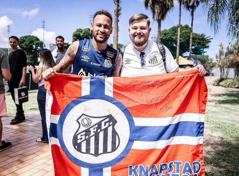 Torcedor santista da Noruega realiza sonho e conhece Neymar