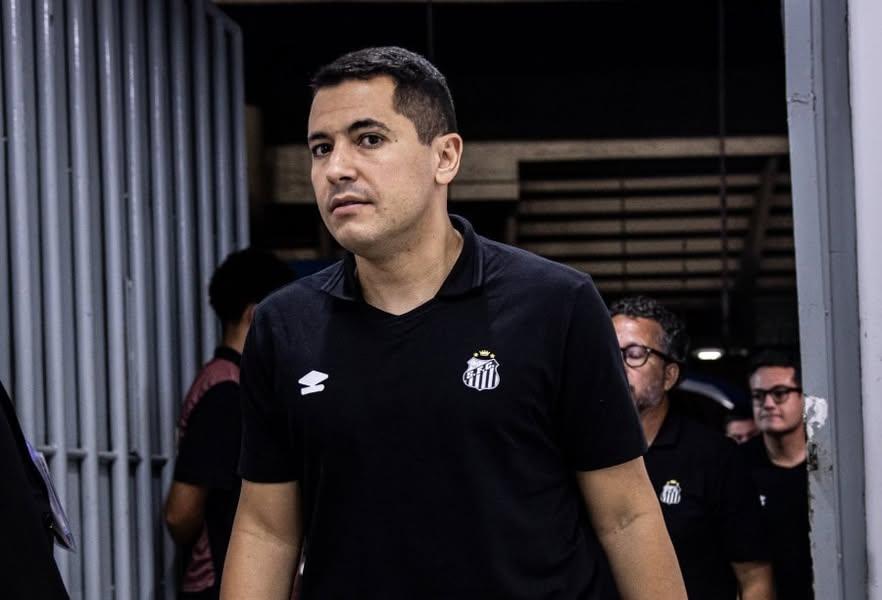 CEO do Santos admite crise, elogia Cleber Xavier e projeta reforços