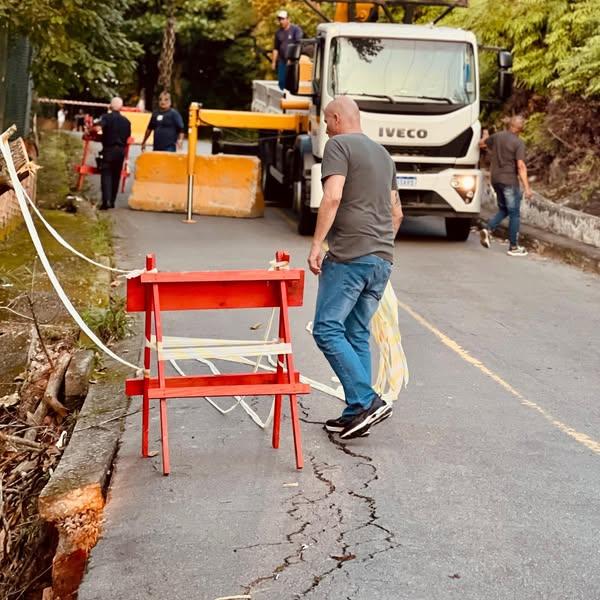 Prefeitura de Guarujá interdita trechos da via de acesso ao Morro do Sorocotuba