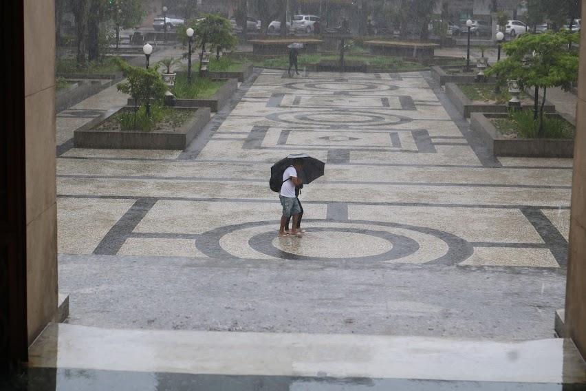 Temperatura deve atingir 33ºC na Baixada Santista antes de virada de tempo