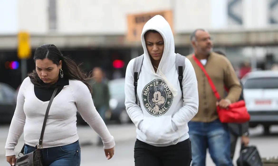 Defesa Civil emite alerta para queda acentuada de temperatura e Baixada deve registrar até 13ºC
