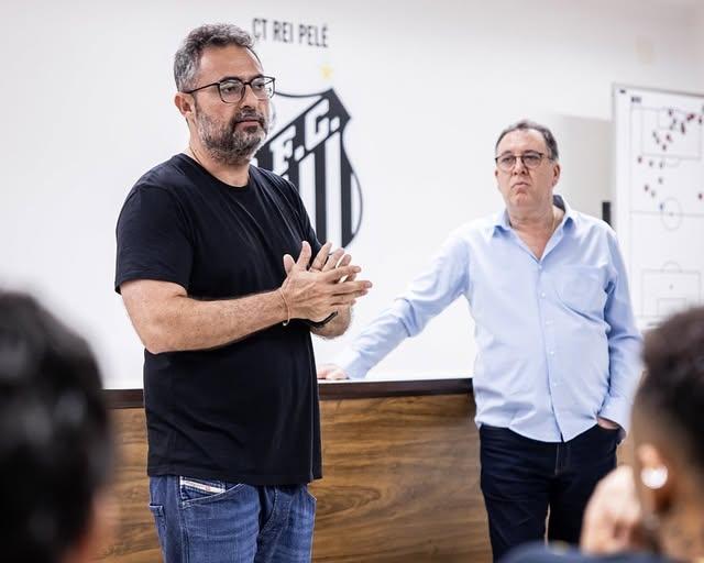 Mattos vê elenco 'muito forte', mas presidente do Santos promete reforços