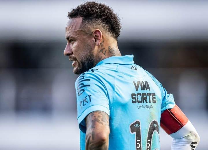 Neymar remarca jogo com influenciadores após diagnóstico de covid