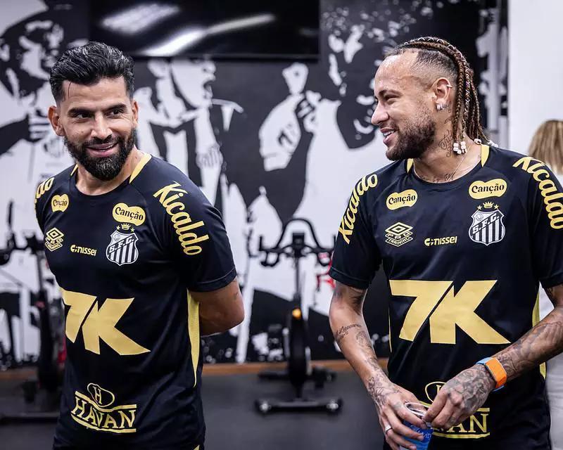 Santos se reapresenta com Neymar e realiza exames e testes físicos