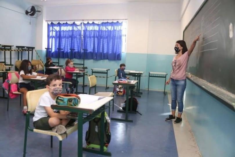 Santos tem leve melhora nos anos iniciais, mas ainda patina nos finais do Ensino Fundamental