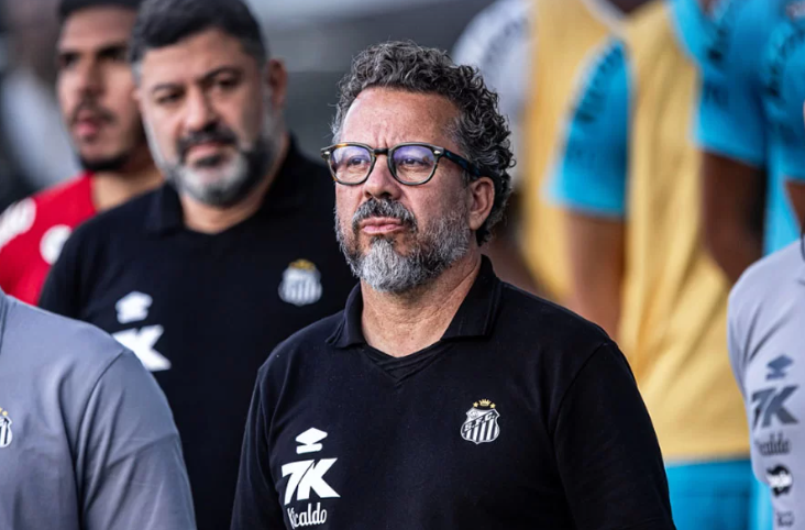 Vitórias fora de casa trazem alívio ao Santos, que temia pressão no técnico
