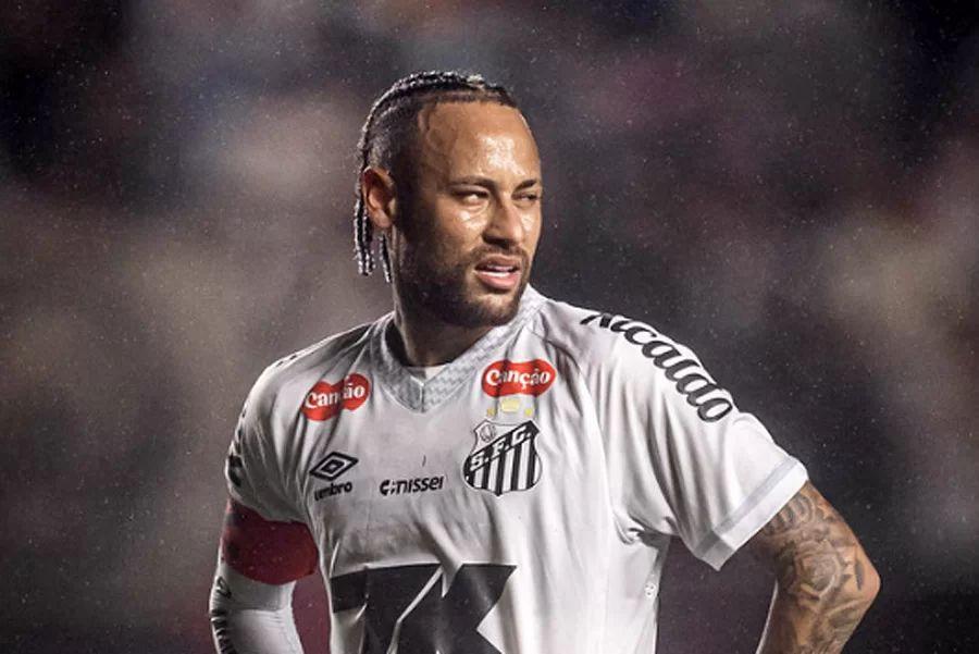 Neymar vai do gol à 'fuga' em jogo do Santos com boas-vindas de Robinho Jr