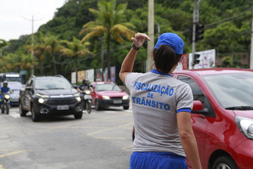 Guarujá abre 168 vagas em concursos nas áreas de Educação e Trânsito