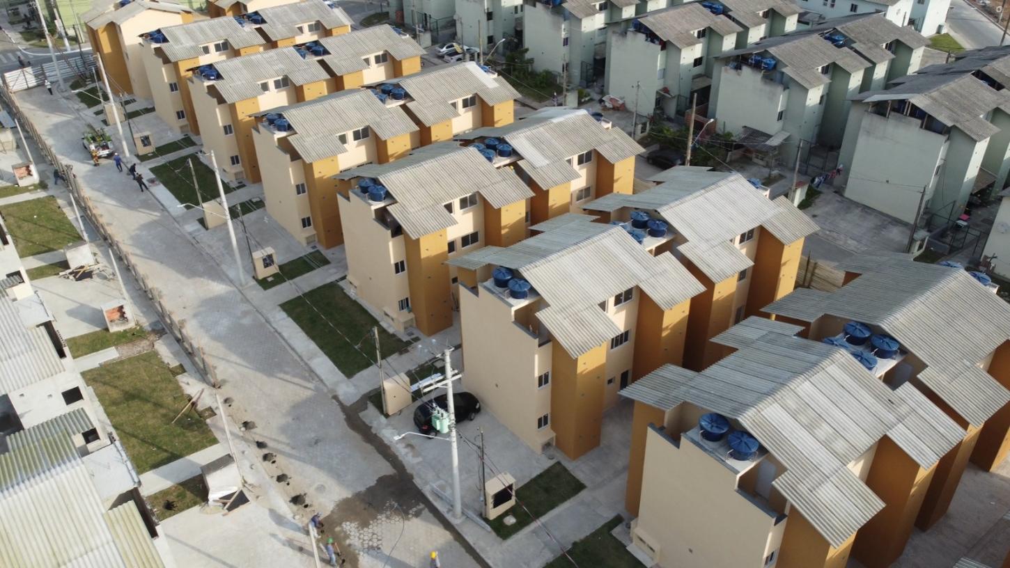 Prefeito de Guarujá entrega 73 unidades habitacionais no Parque da Montanha