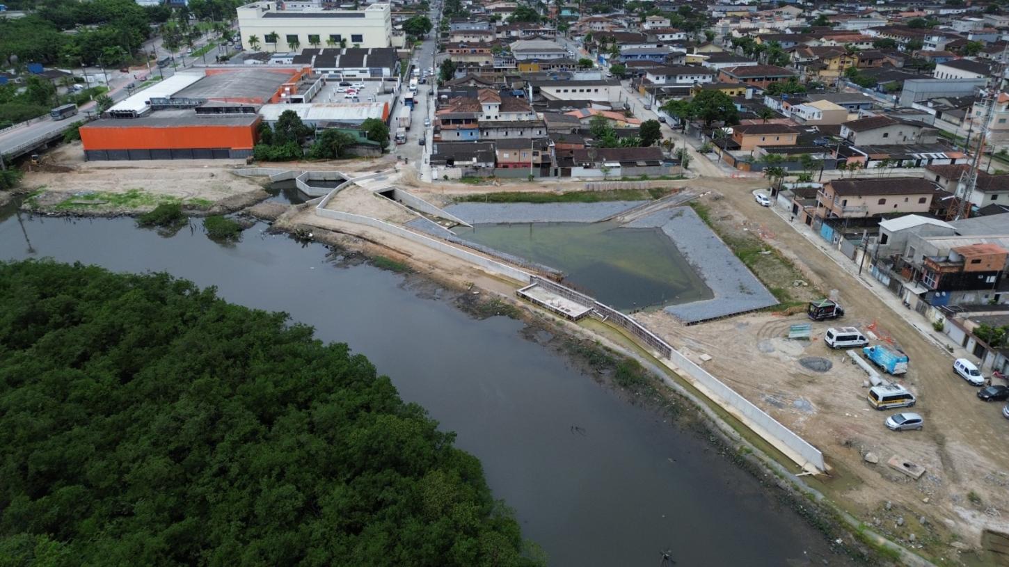 Promessa cumprida: Obras de macrodrenagem do Rio Santo Amaro são retomadas em Guarujá