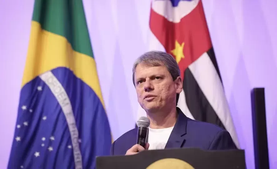 Tarcísio participa de comemoração do centenário do Palácio do Comércio de Santos