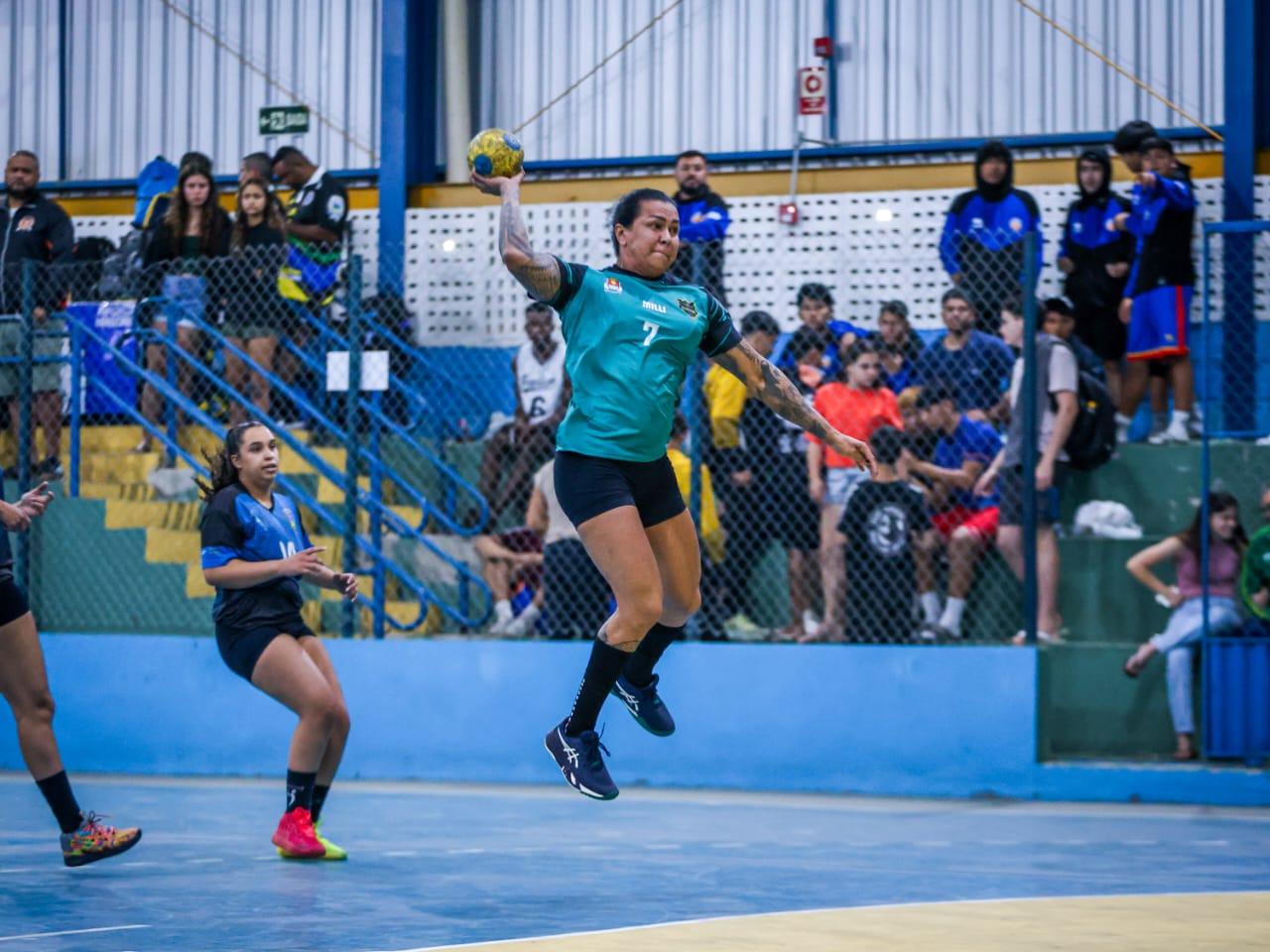 Time de Handebol Master de Guarujá vence Unifesp por 20 a 15 no Tejereba