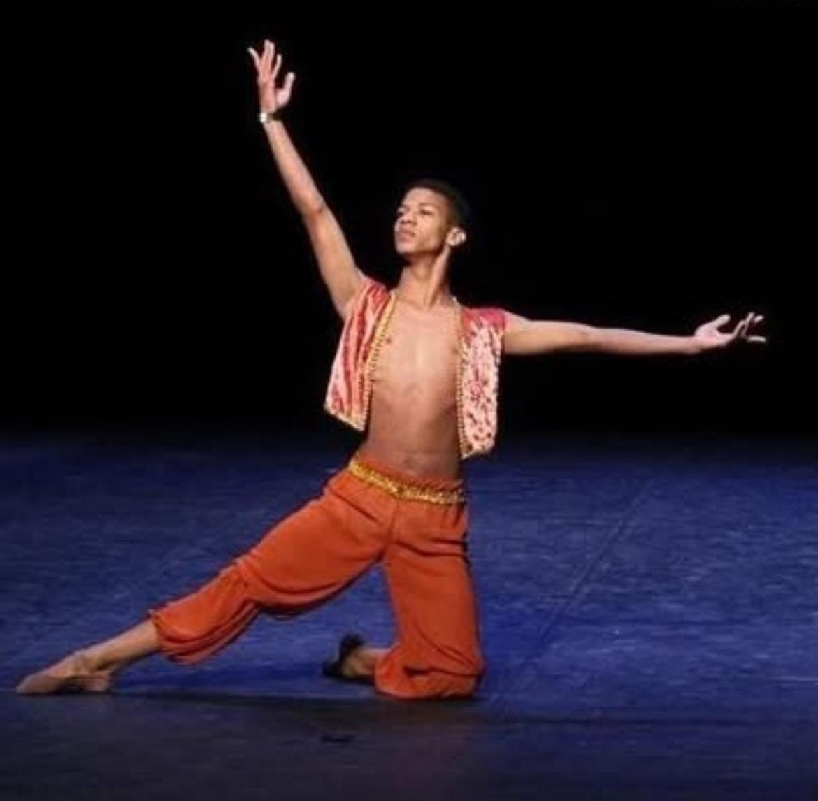 Bailarino de Guarujá se prepara para competição mundial nos EUA