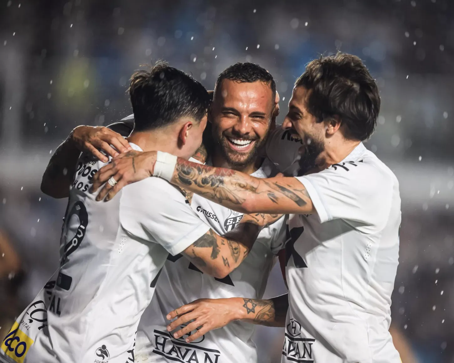 Guilherme marca e Santos vence San-São na Vila Belmiro