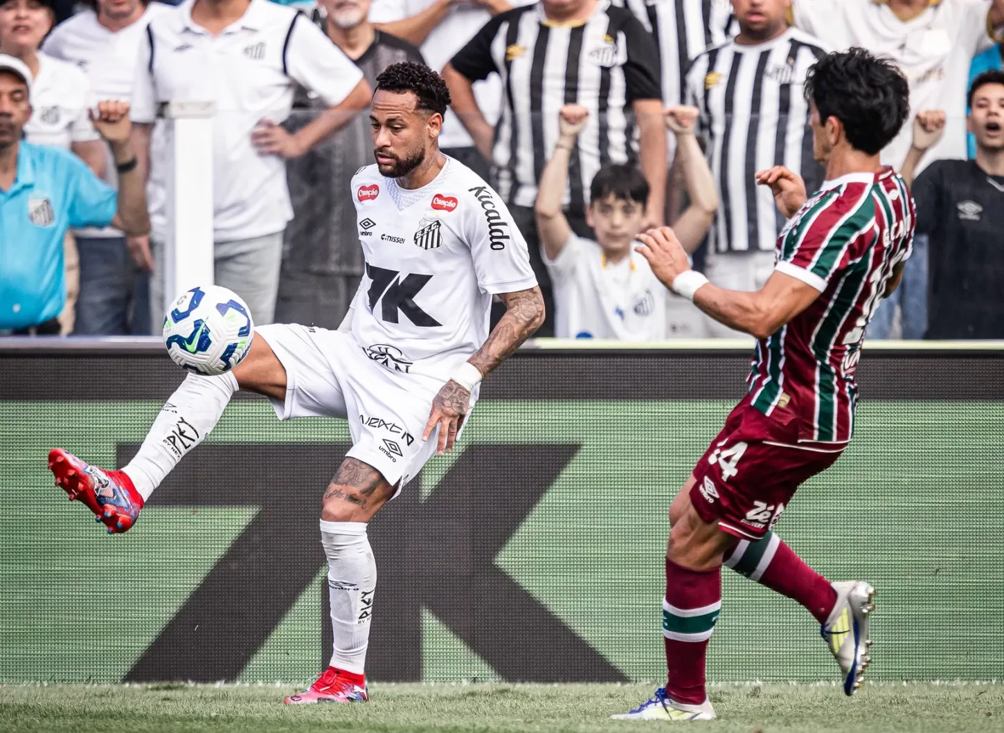Neymar reclama da regra do impedimento e faz alerta ao Santos