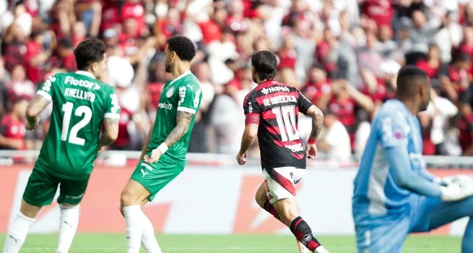 Flamengo vence no Maracanã e empata em número de pontos com Palmeiras