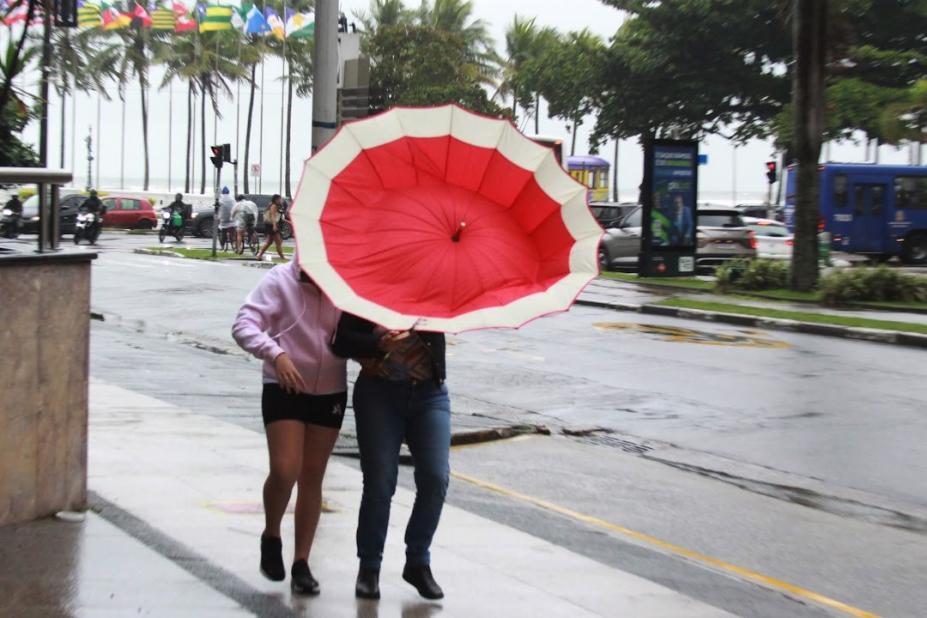 Frente fria chega e traz ventos fortes para a Baixada Santista no início da semana