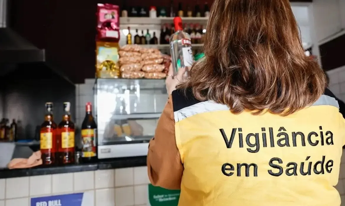 Perícia confirma presença de metanol em bebidas vendidas por duas distribuidoras do estado de SP