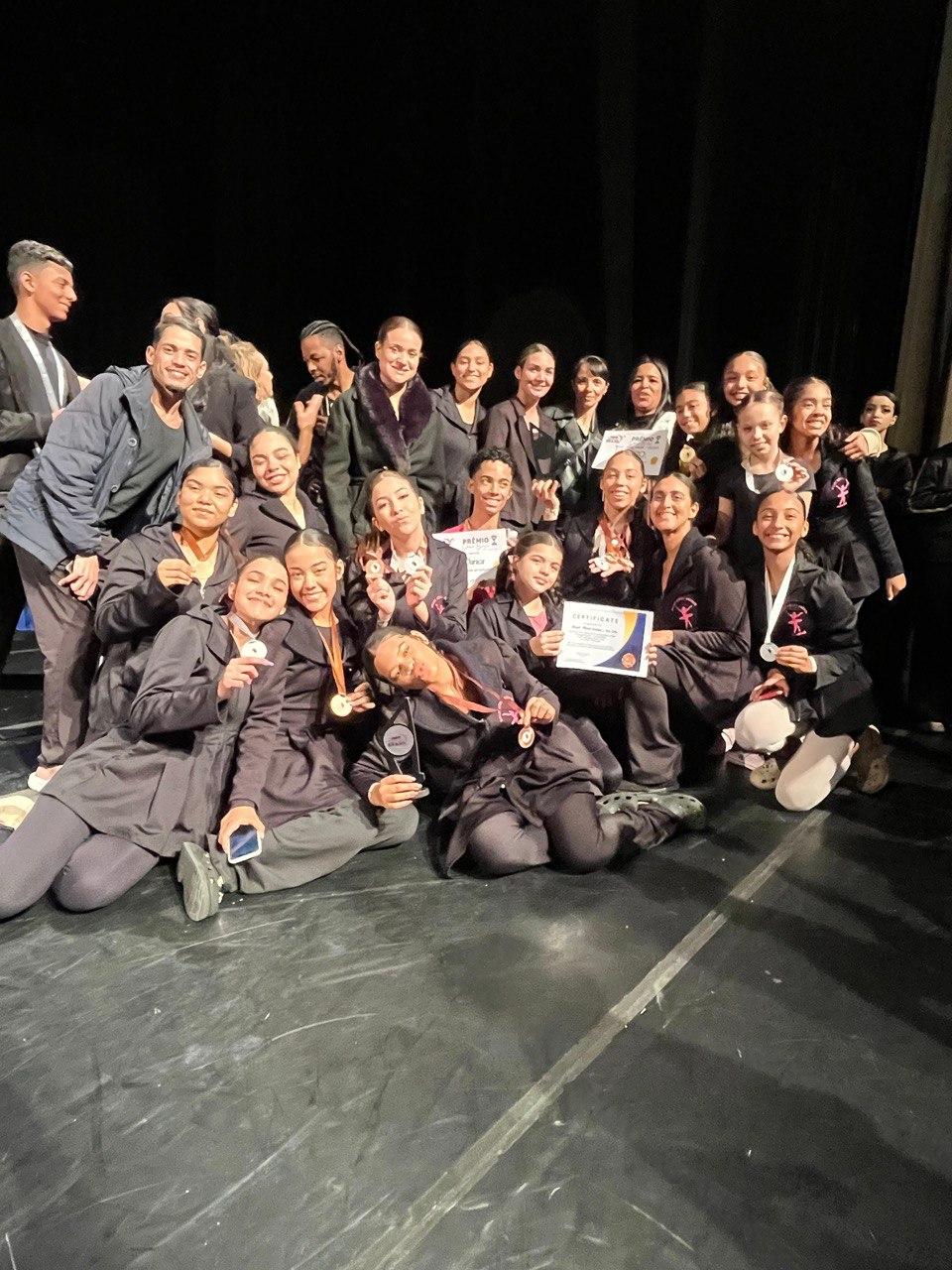 “Uma noite de Gala” com 120 bailarinos acontece nesta sexta-feira (10) em Guarujá