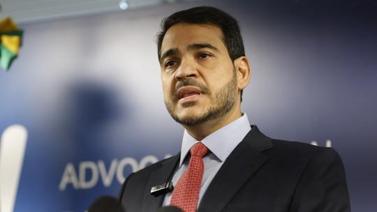 Lula indica Jorge Messias para a vaga de ministro do STF no lugar de Barroso