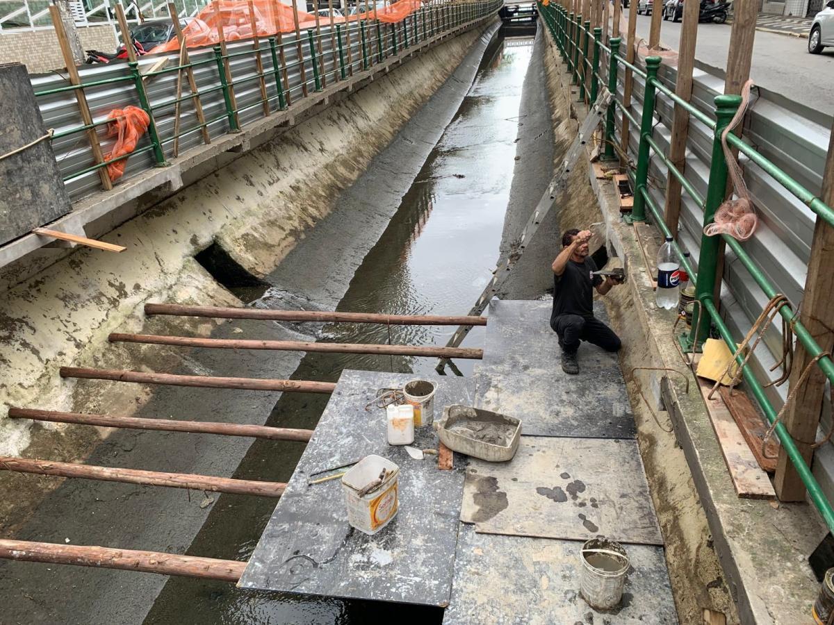 Obras de recuperação da ciclovia do Canal 4 chegam ao último trecho