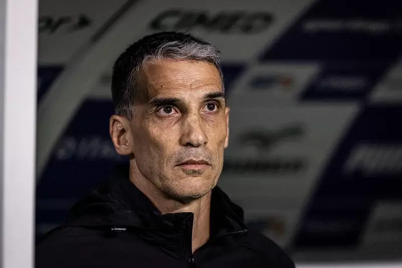 Santos precisa de 50% dos pontos em jogo por 'número mágico' contra queda