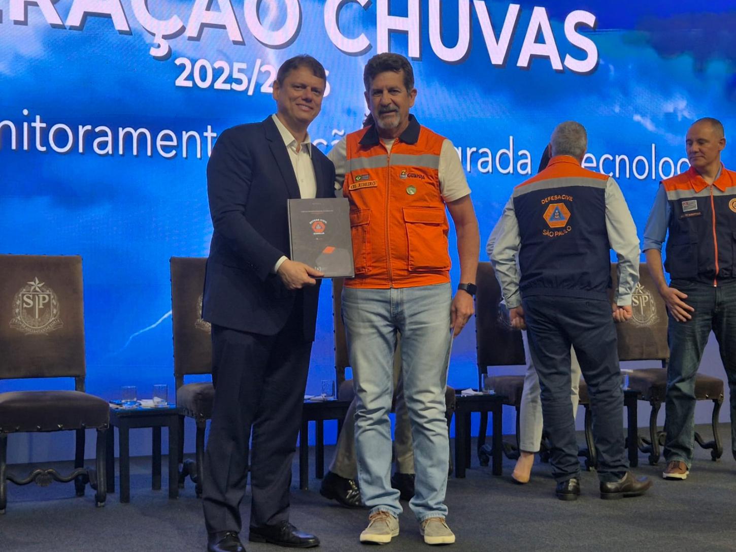 Defesa Civil de Guarujá recebe certificado do “Programa Município Resiliente”