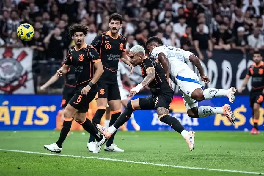 Hugo brilha nos pênaltis, Corinthians bate Cruzeiro e vai à final da Copa do Brasil