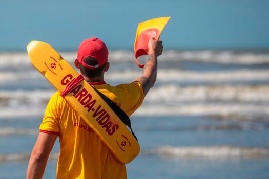 Natal no litoral de SP tem 30 vítimas salvas de afogamento e nenhuma morte registrada