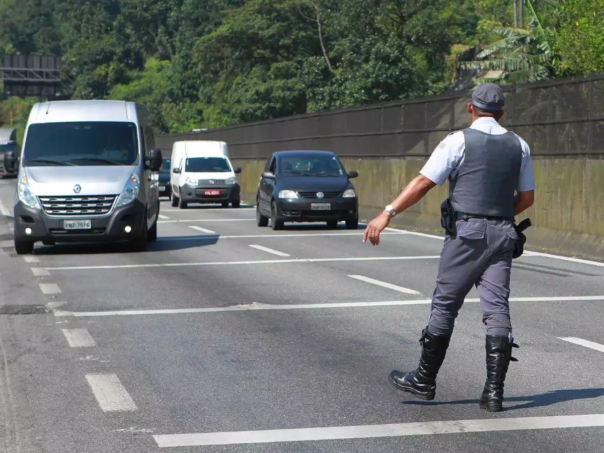 Ônibus e vans de turismo precisam de autorização para entrar em Santos, Praia Grande e no resto do litoral de São Paulo