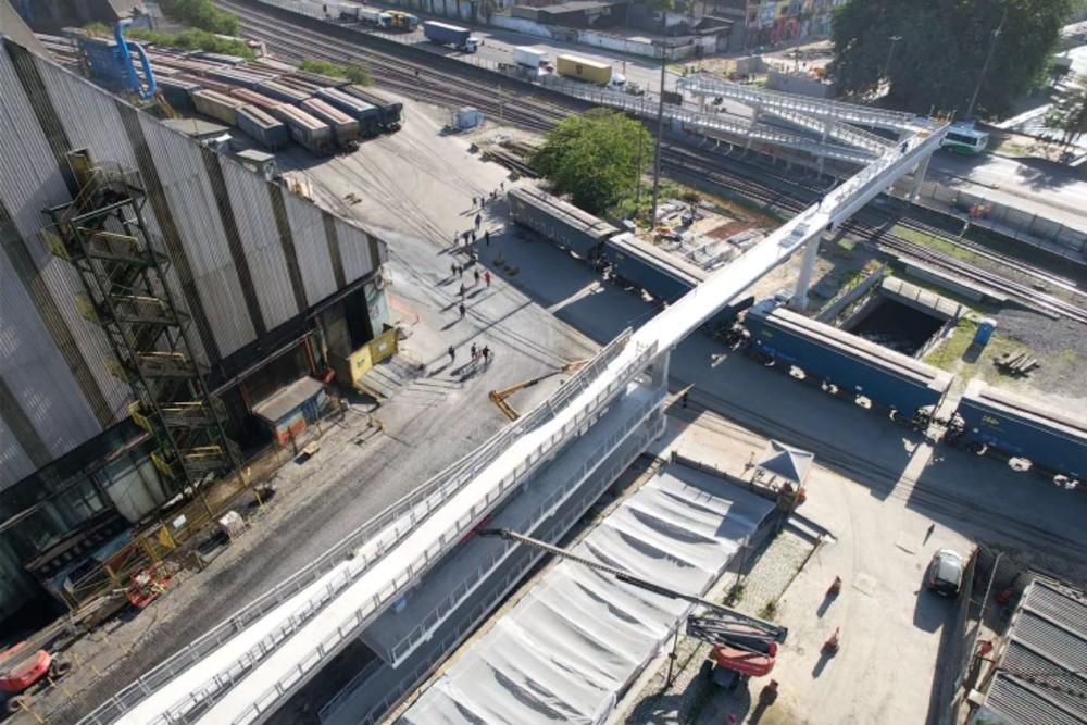 Passarela de pedestres de R$ 17 milhões é inaugurada na região do Mercado de Santos, SP